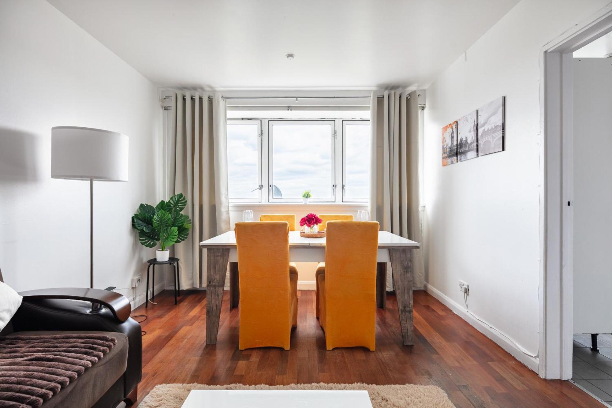 Stylish 2-bed Retreat Steps From Emirates Stadium Apartment *